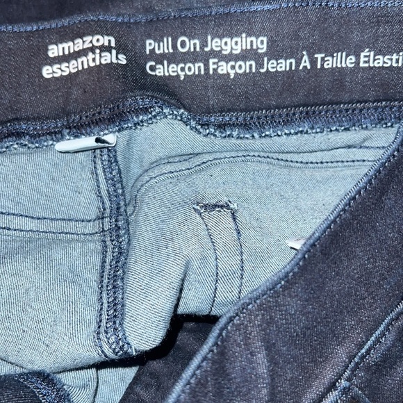 Amazon Essentials Women's Stretch Pull-On Jegging - Picture 4 of 5